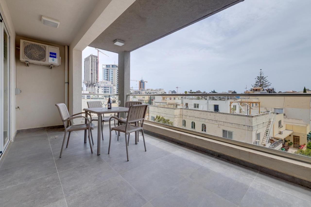 Splendid 2Br Apartment, Steps To St Georges Bay Saint Julian's Exterior foto