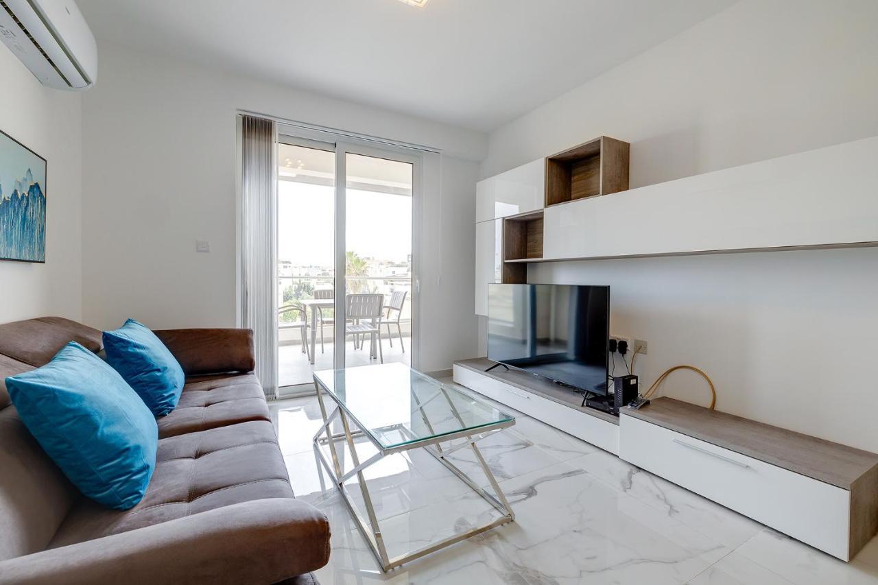 Splendid 2Br Apartment, Steps To St Georges Bay Saint Julian's Exterior foto