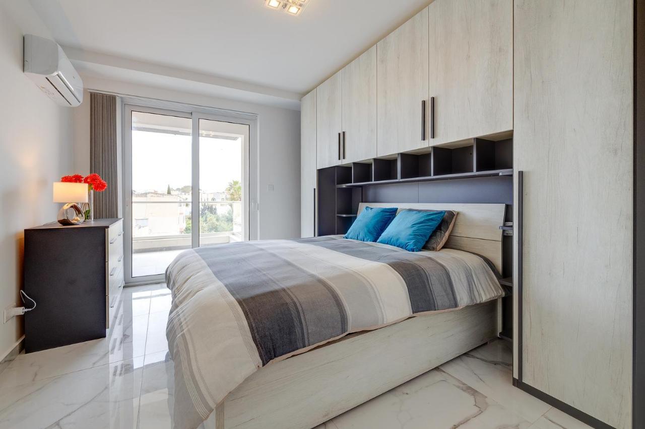 Splendid 2Br Apartment, Steps To St Georges Bay Saint Julian's Exterior foto