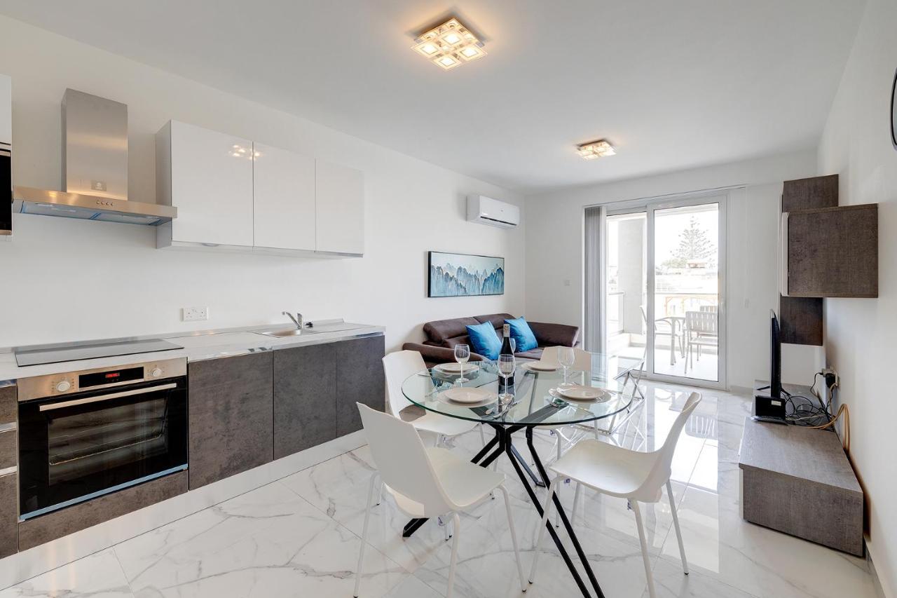 Splendid 2Br Apartment, Steps To St Georges Bay Saint Julian's Exterior foto