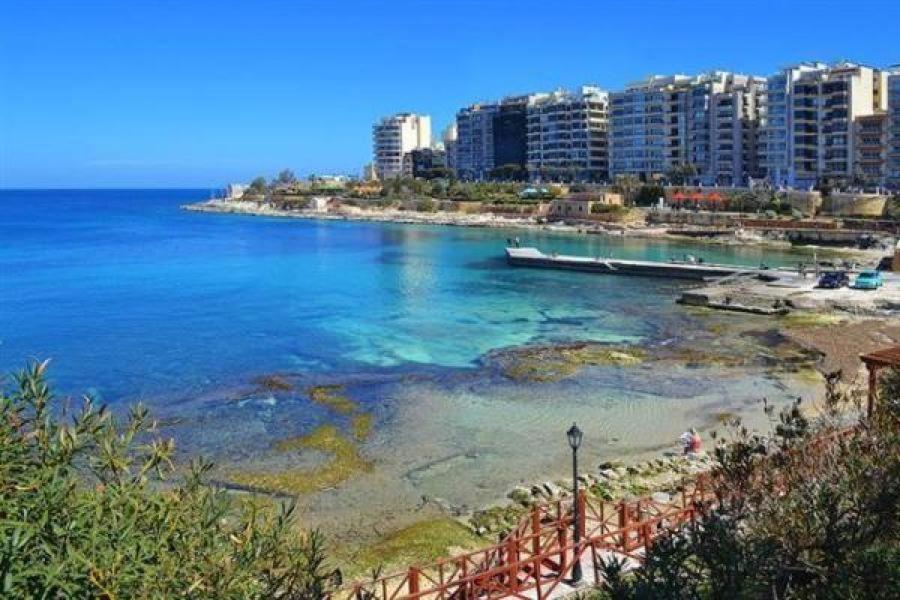 Splendid 2Br Apartment, Steps To St Georges Bay Saint Julian's Exterior foto