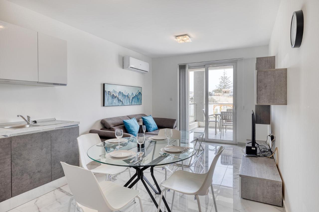 Splendid 2Br Apartment, Steps To St Georges Bay Saint Julian's Exterior foto